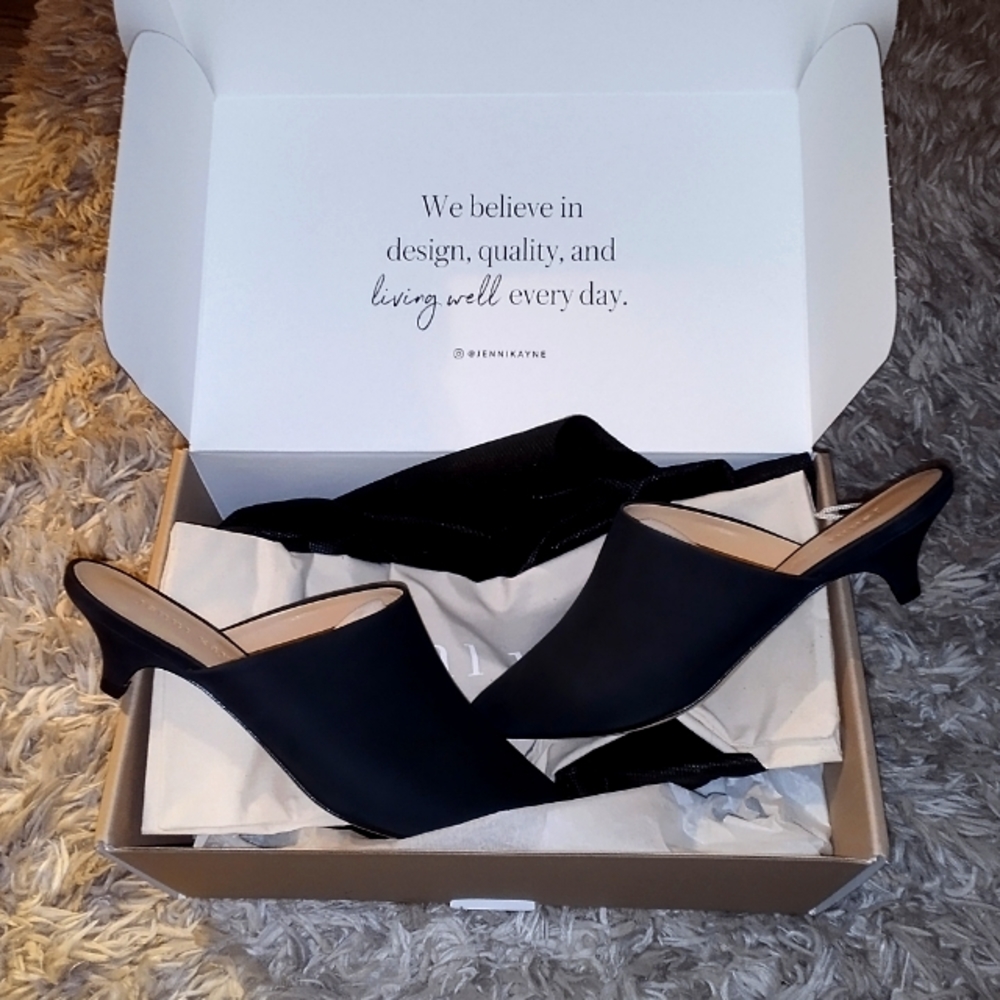 NIB Jenni Kayne Black Oiled Leather Kittie Heel size 37